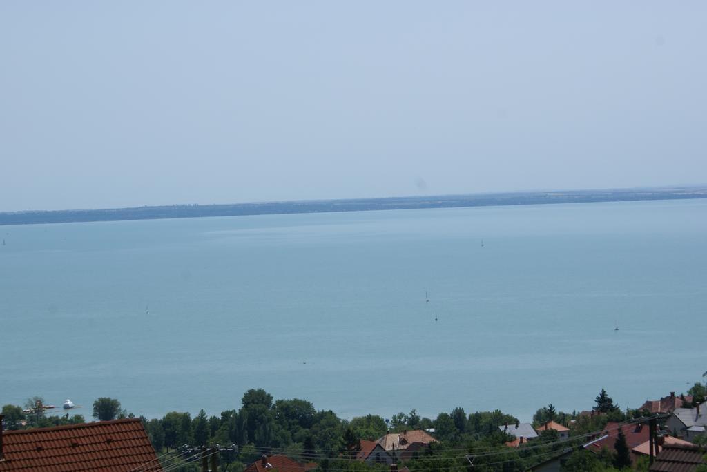 Sargarigo Apartman Haz Hotel Balatonalmádi Exterior foto