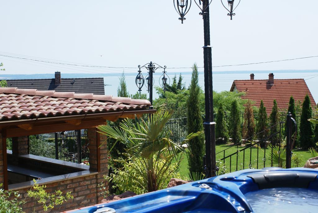 Sargarigo Apartman Haz Hotel Balatonalmádi Exterior foto