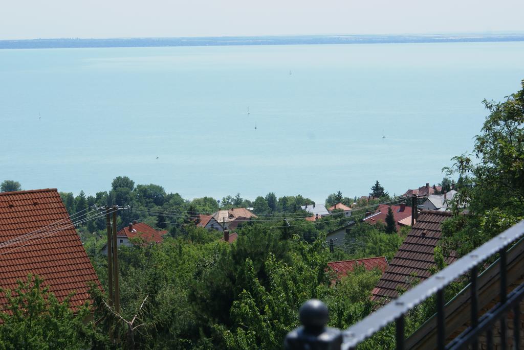 Sargarigo Apartman Haz Hotel Balatonalmádi Exterior foto